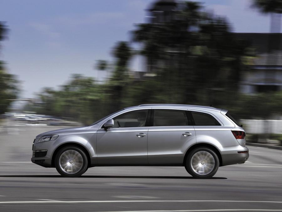  Audi Q7 4.2 Quattro (4L) 2005 года  (фото 20 из 30)